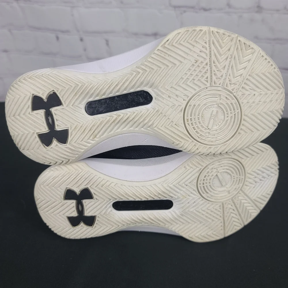 Under Armour  Curry 3Zero. Kids 13